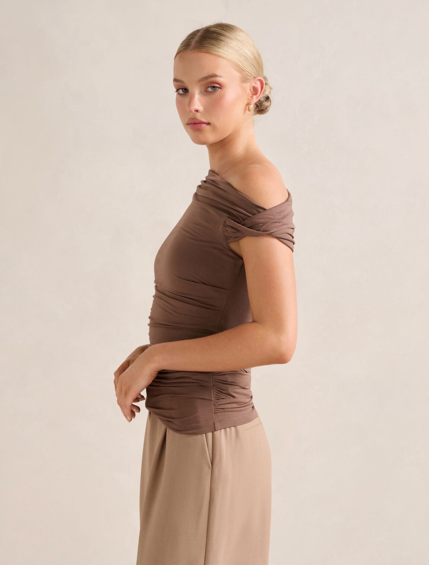 Rylee Tipped Shoulder Top Forever New