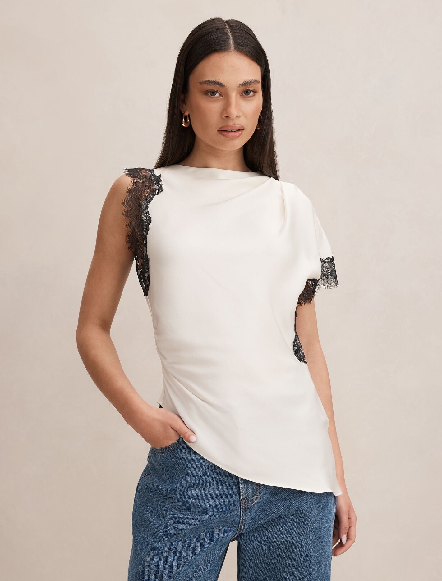 Dixie Lace Top Cream/Black | Forever New