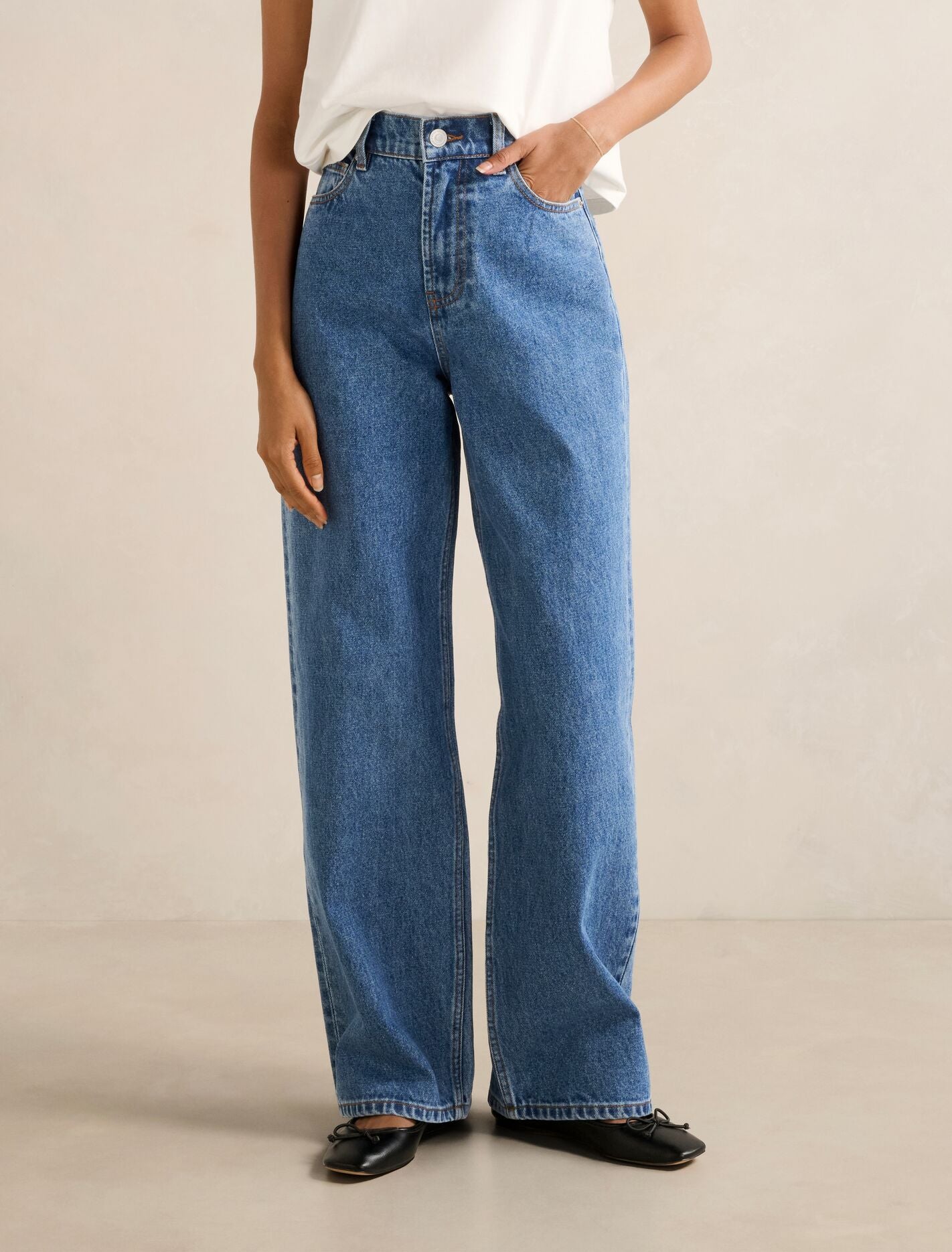 Cloe Petite Straight Leg Jeans Forever New