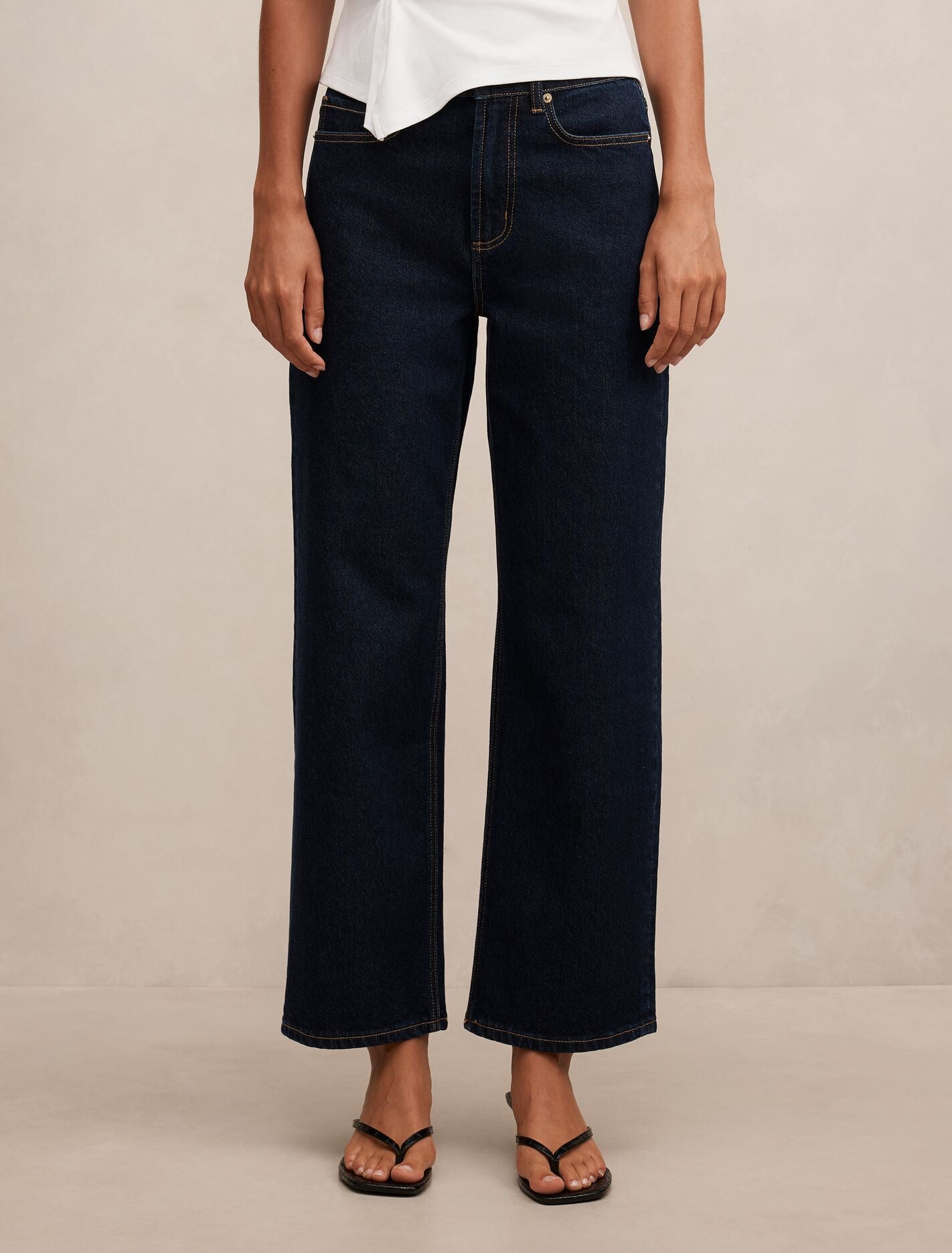新品・タグ付き　Heve Elegant Line Denim indigo Nicki Mid-Rise Straight Jeans Dark Indigo | Forever New