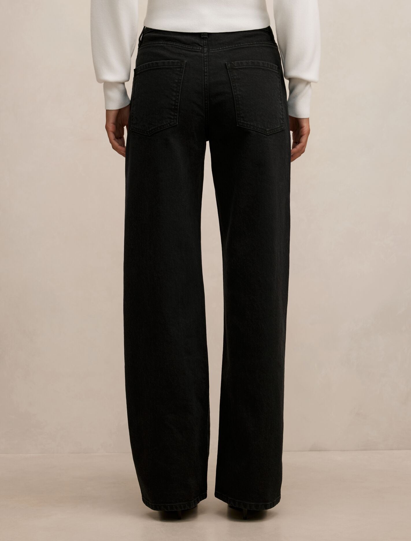 Nicki Mid-Rise Straight Jeans Forever New