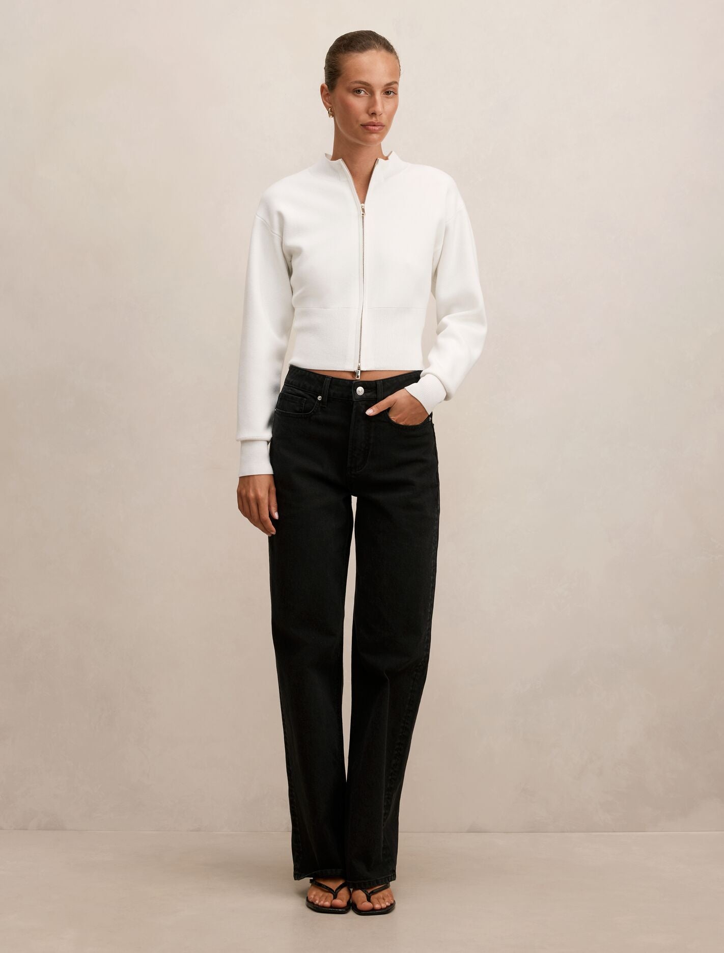 Nicki Mid-Rise Straight Jeans Forever New