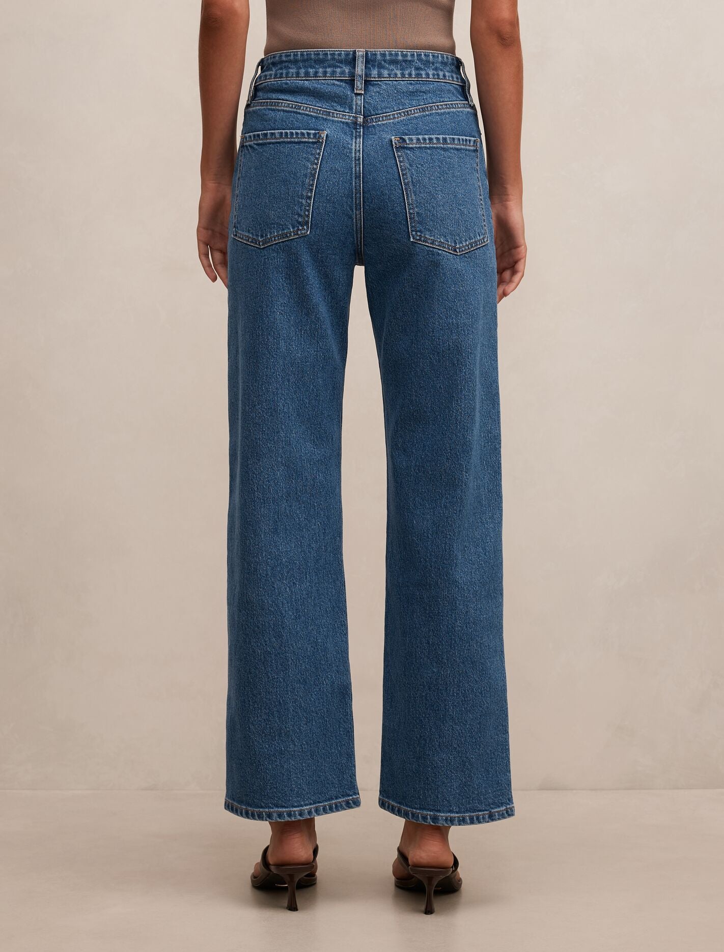 Nicki Mid-Rise Straight Jeans Forever New