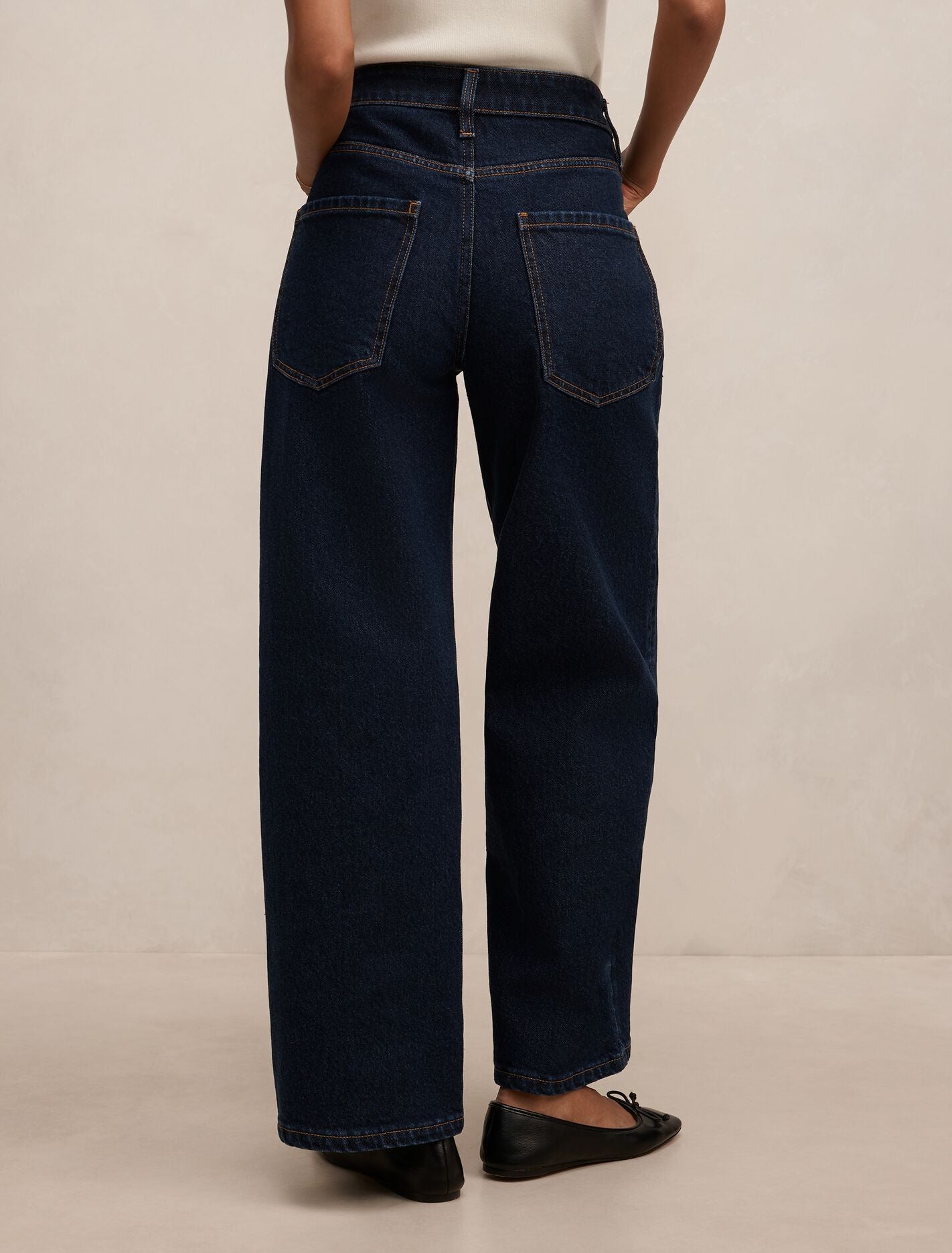 Nicki Petite Mid-Rise Straight Jeans Forever New