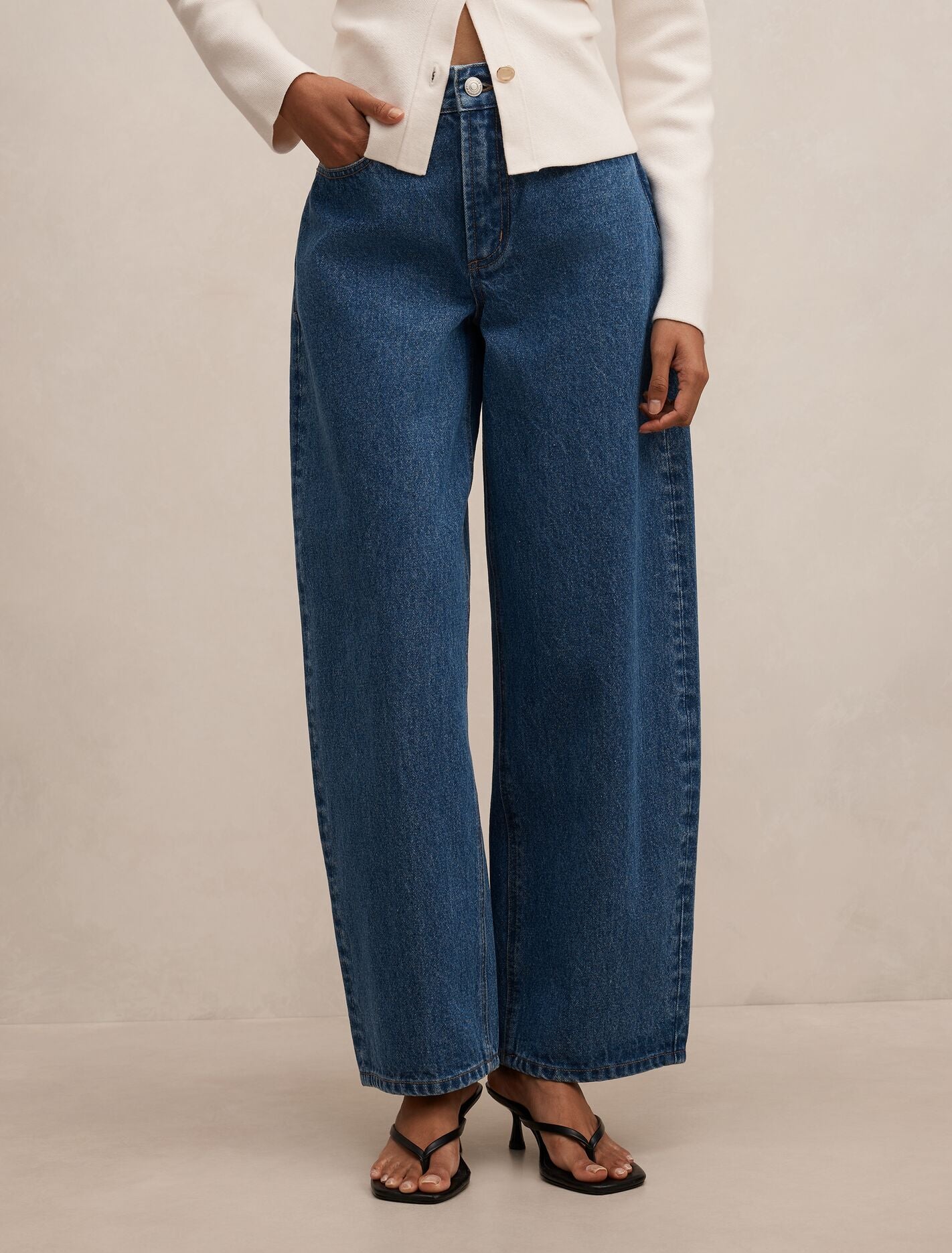 Emma Petite Mid Rise Barrel Jeans Mid Wash Forever New