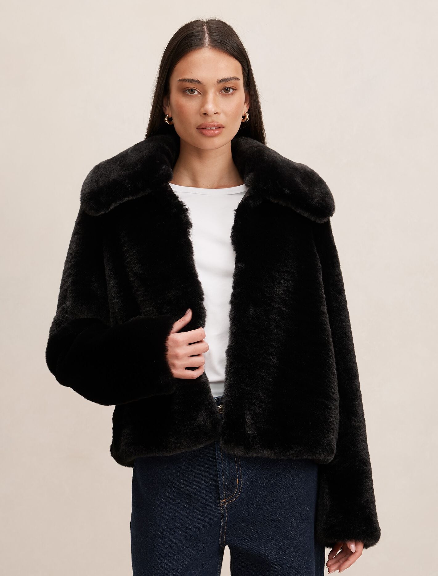 Piper Short Faux Fur Jacket Forever New