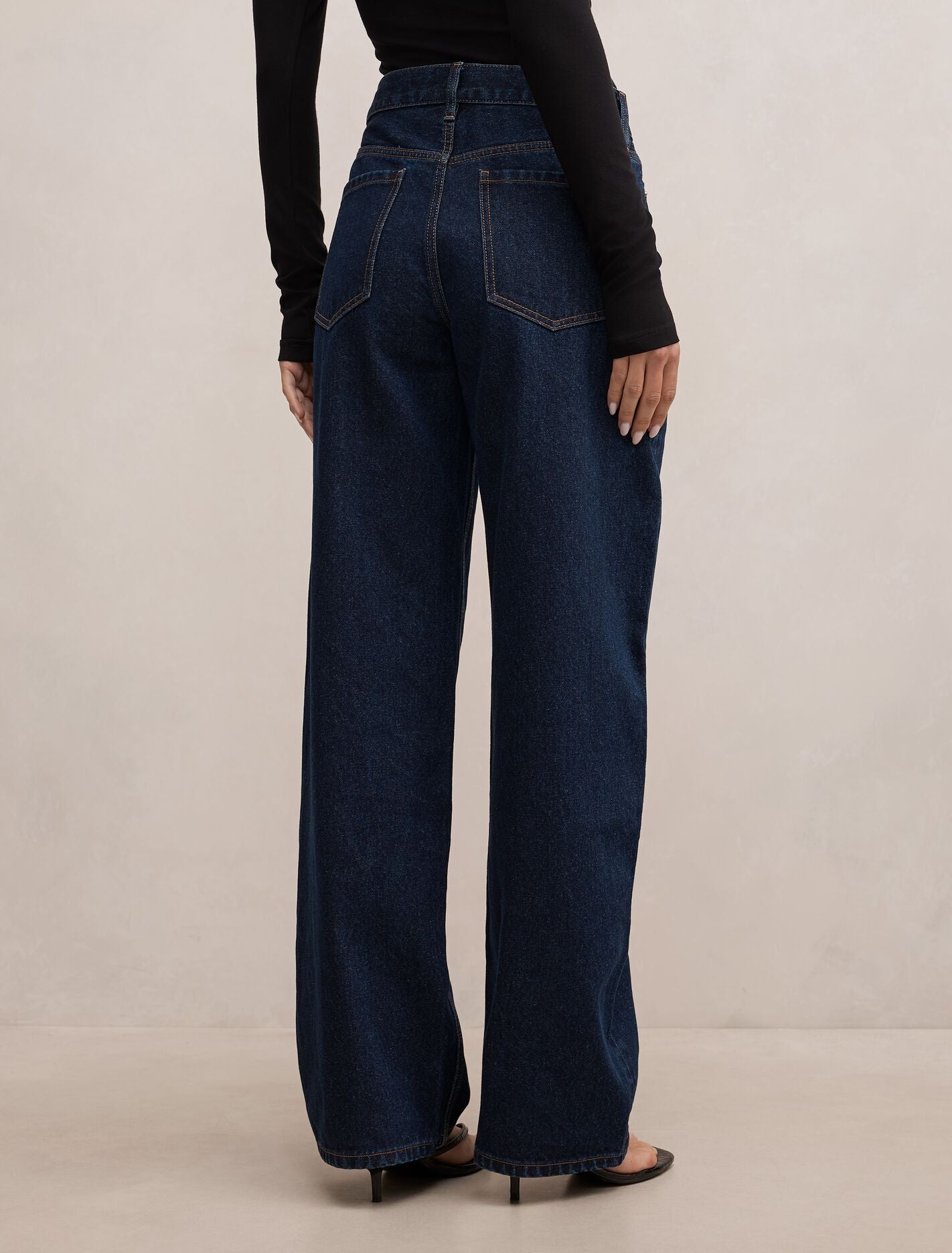 Emma Mid-Rise Barrel Jeans Forever New