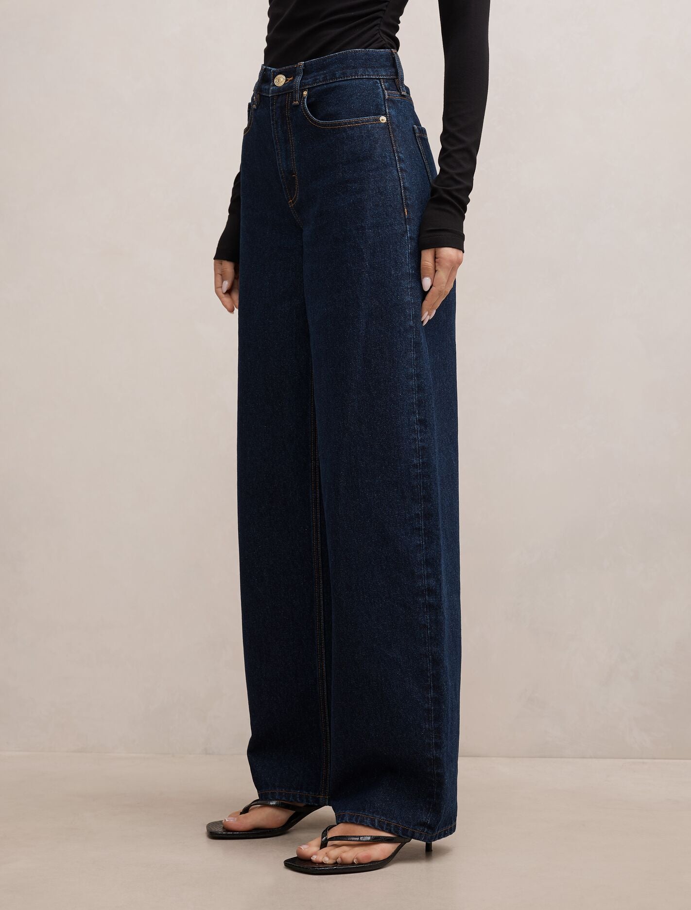 Emma Mid-Rise Barrel Jeans Forever New