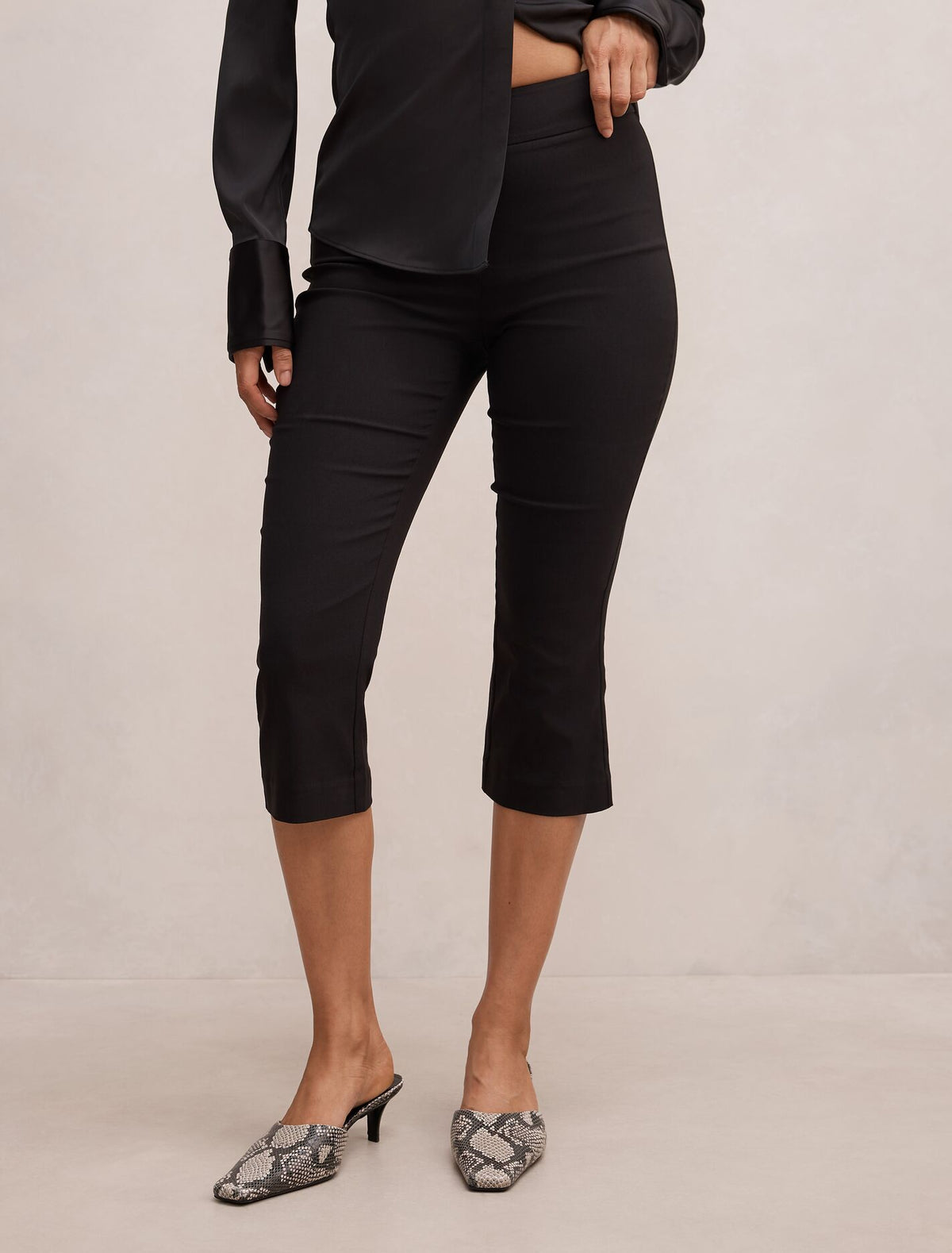 Alexis Flared Hem Capri Pants Black Forever New
