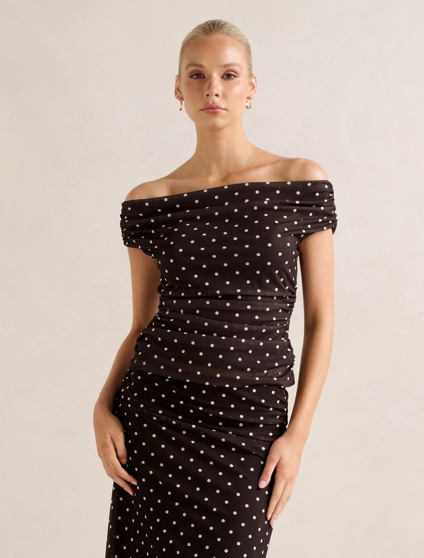 Mimi Off Shoulder Mesh Top Choc Kinsey Co-Ord Forever New