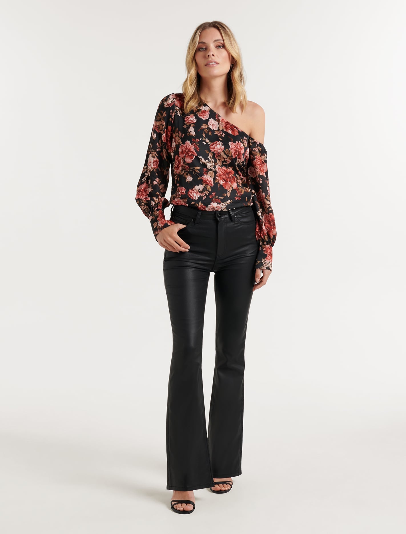 Maya Flare Jeans Forever New