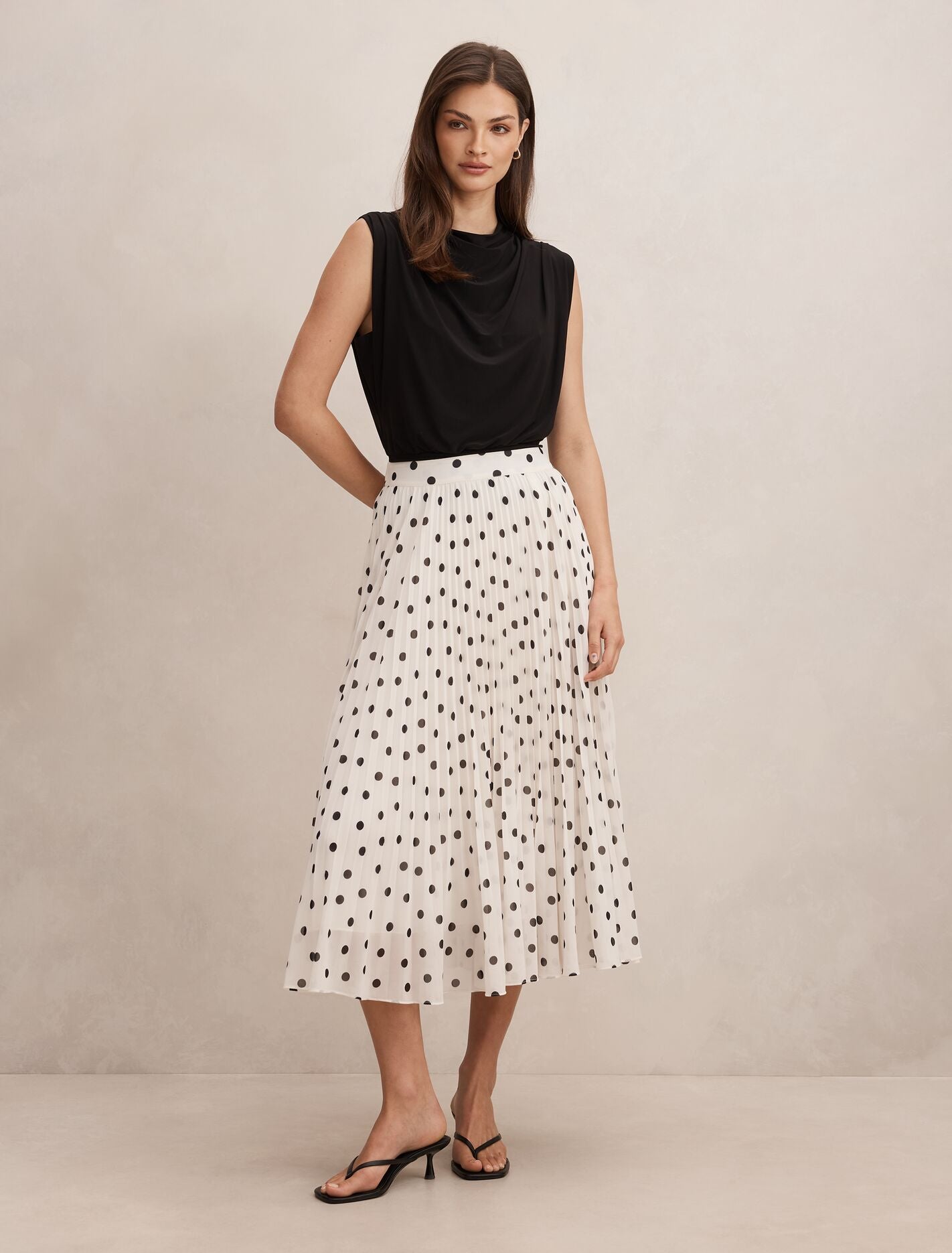 Aurora Pleated Skirt Porcelain Edmond Spot | Forever New