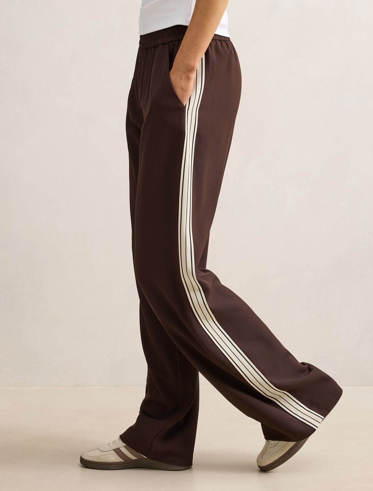 BROWN&SEEDLING da's M Trousers ムブトラ Aleyna Side Stripe Wide Leg Pants Chocolate | Forever New