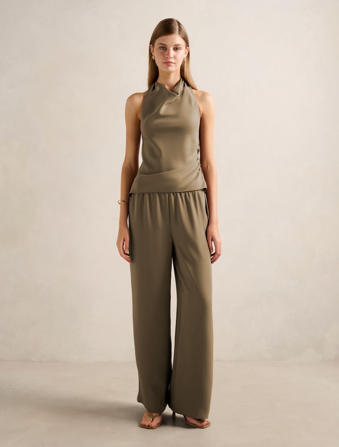 Evelyn Elastic Wide Leg Pants Soft Pebble Set | Forever New