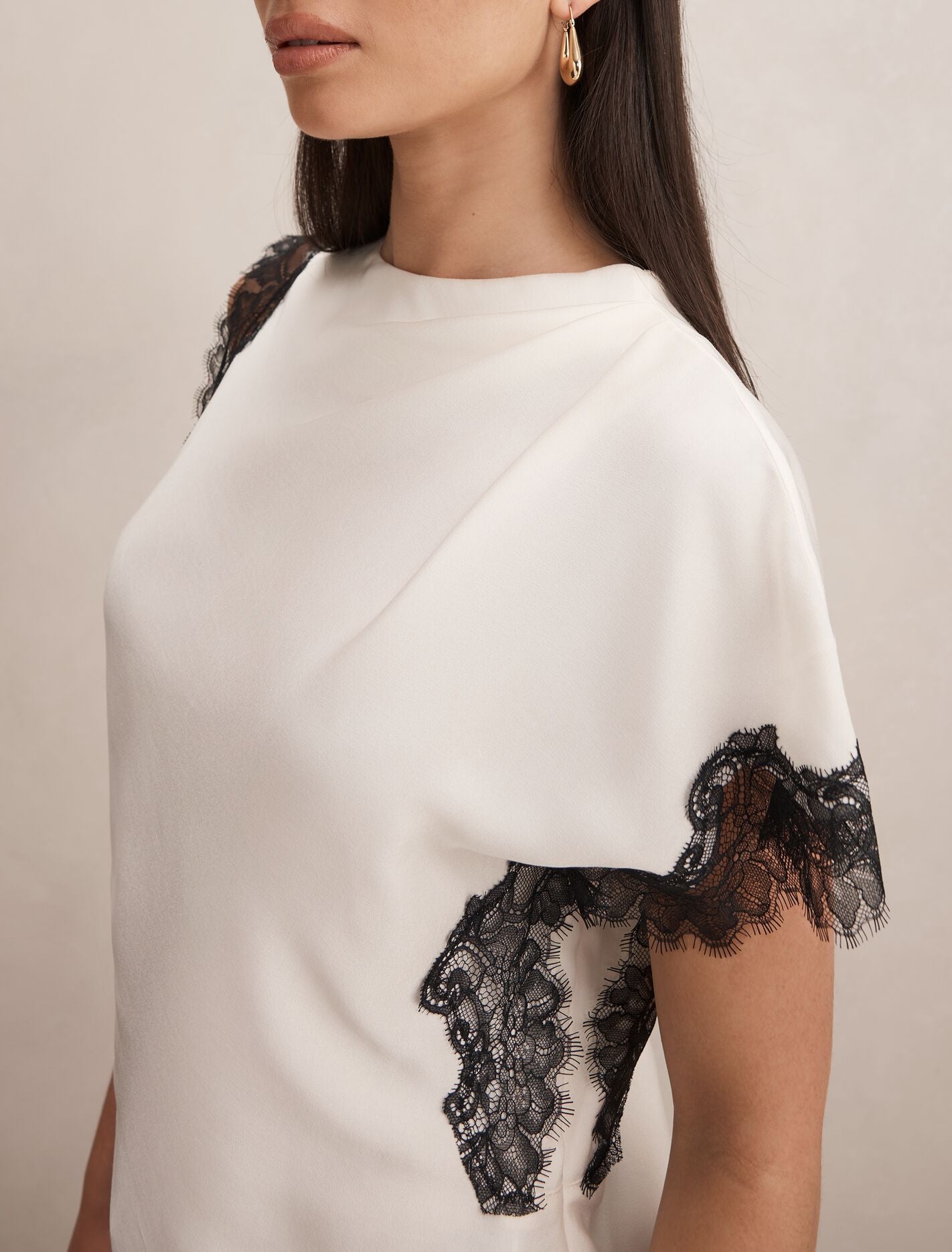 Dixie Lace Top Cream/Black | Forever New
