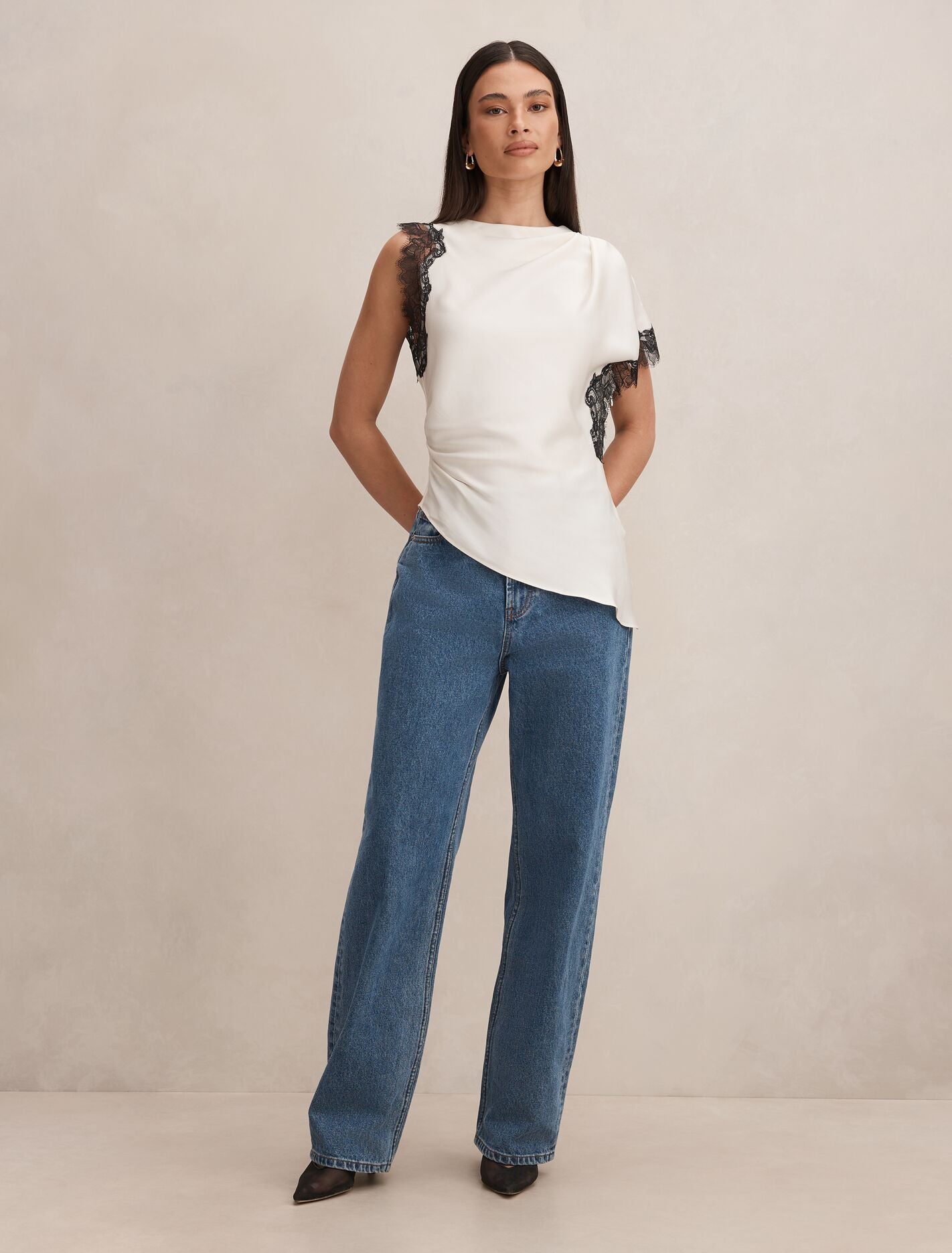 Dixie Lace Top Cream/Black | Forever New