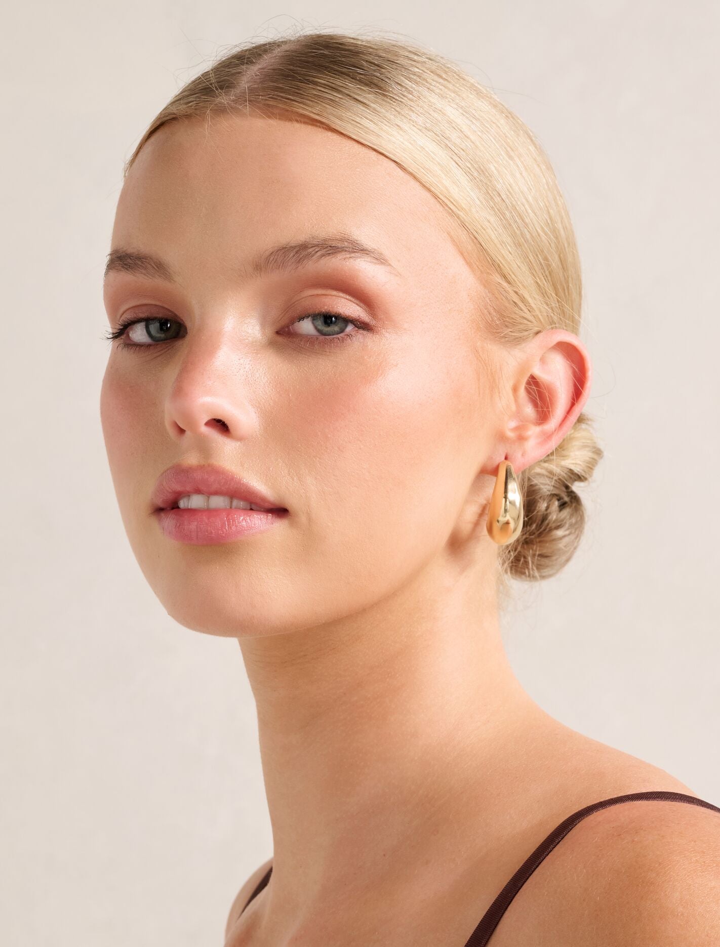 Signature Julia Organic Thick Hoop Earrings 0 Gold Forever New