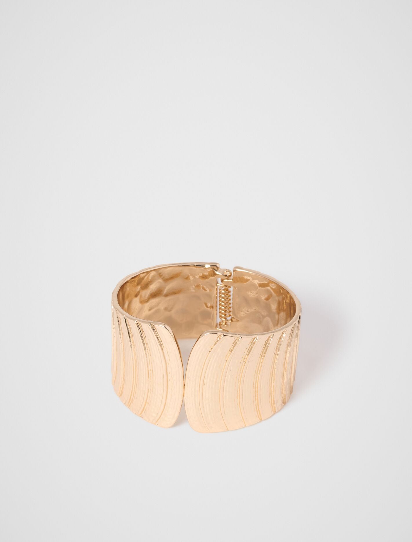 Signature Lillian Shell Cuff Bangle