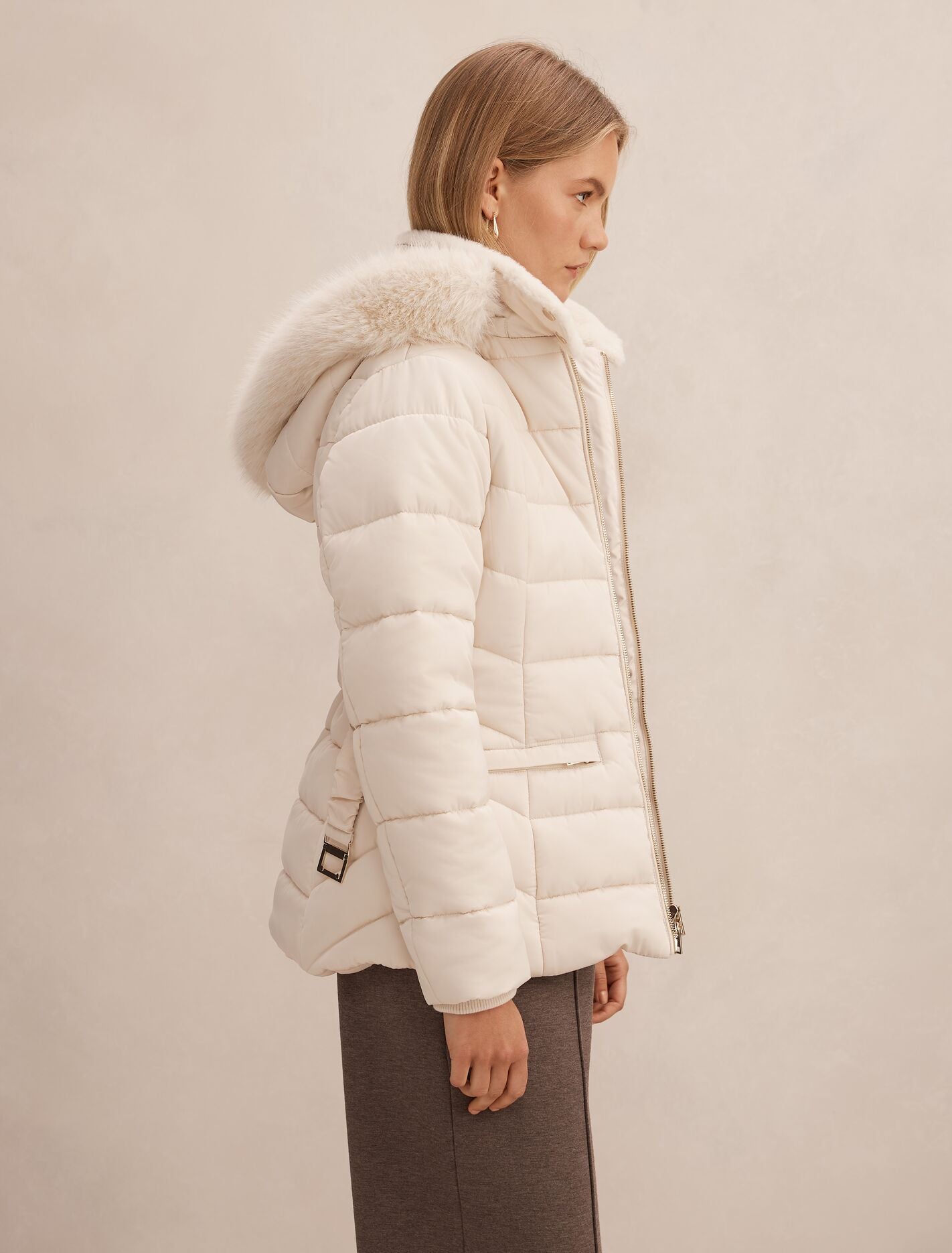 Macey Short Puffer Jacket Cream | Forever New
