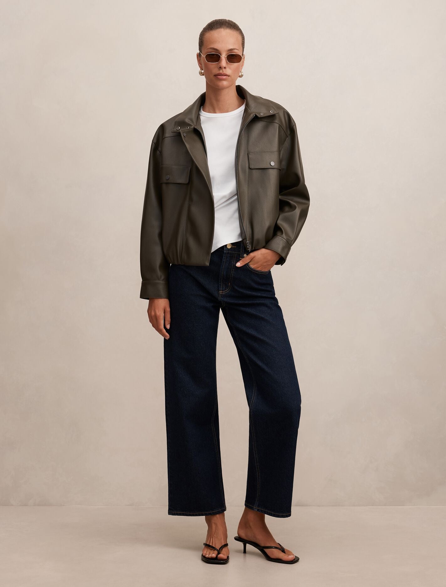 Nicki Mid-Rise Straight Jeans Dark Indigo | Forever New