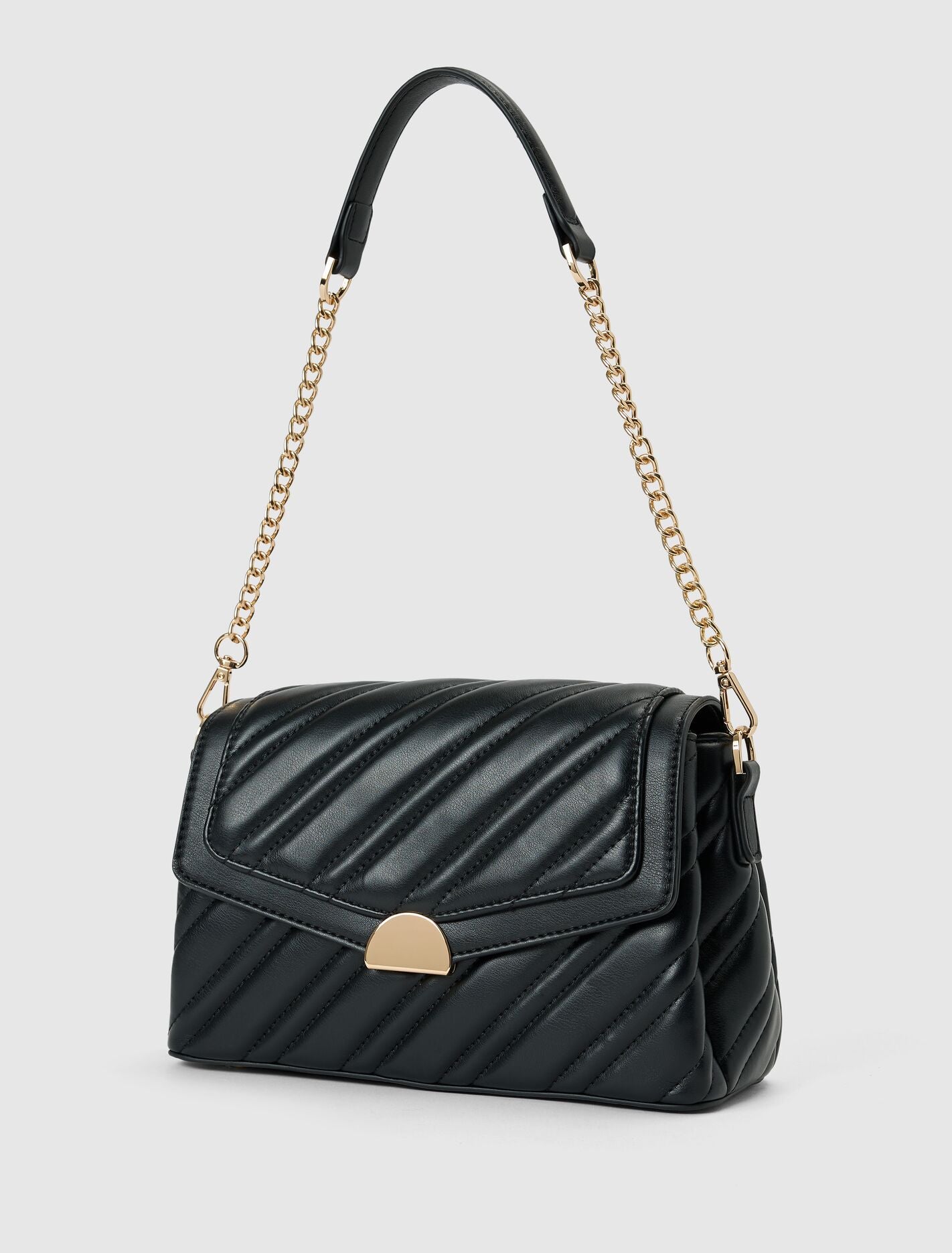 Accent quilting bag／black Madeline Medium Quilt Shoulder Bag Black | Forever New