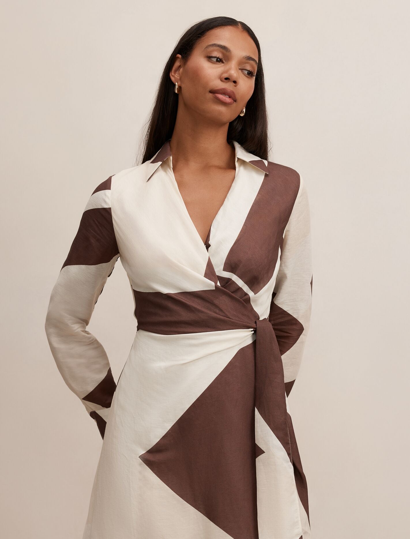 Angelina Long Sleeve Tie Midi Dress Driftwood Geo | Forever New