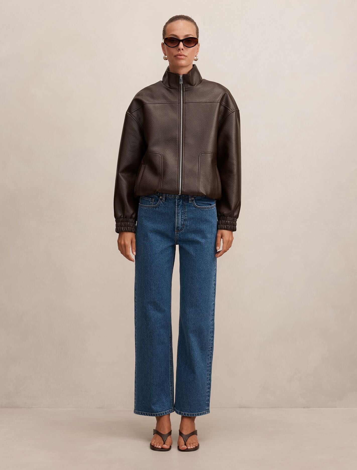 Nicki Mid-Rise Straight Jeans Mid Wash | Forever New