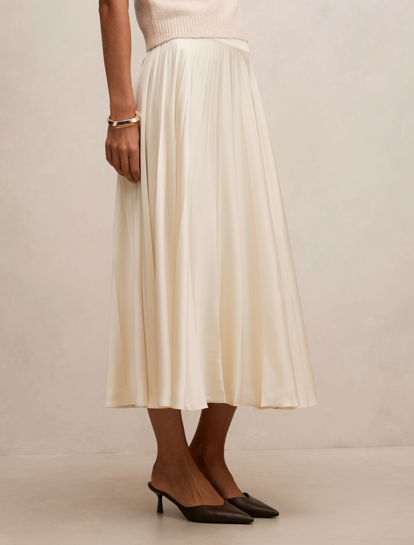 Danielle Pleated Midi Skirt Cream | Forever New