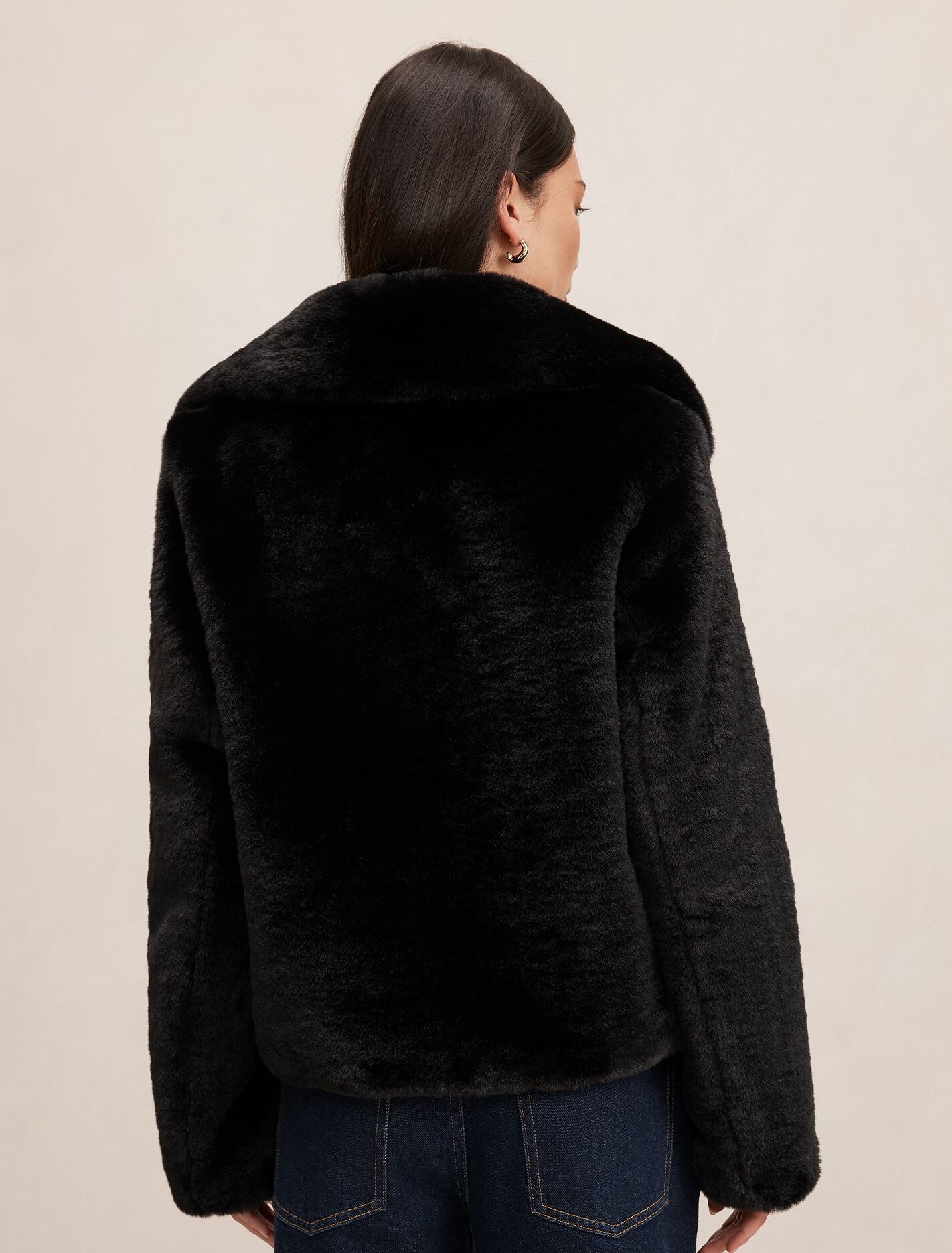 Piper Short Faux Fur Jacket Black | Forever New
