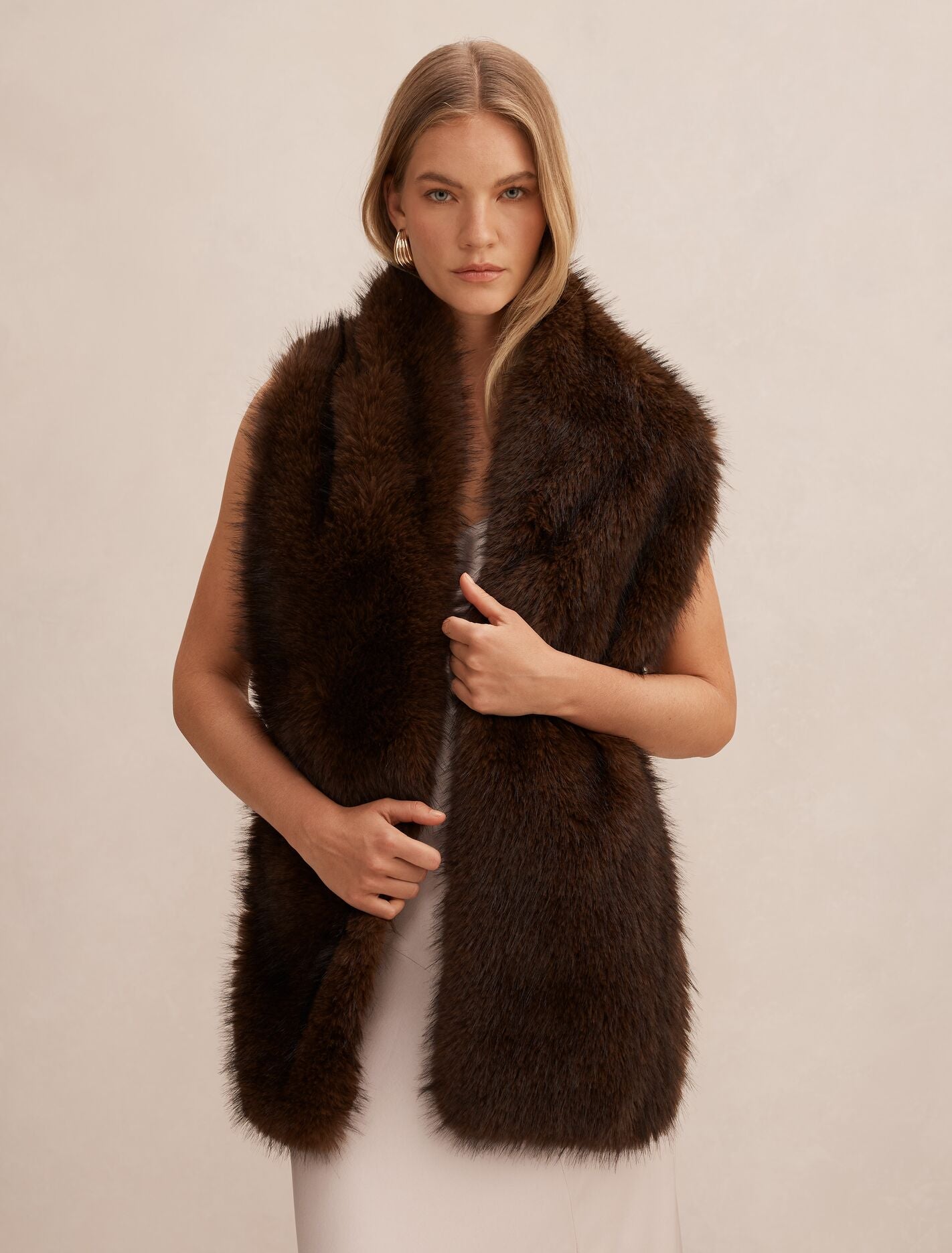 Phoebe Faux Fur Scarf Chocolate | Forever New