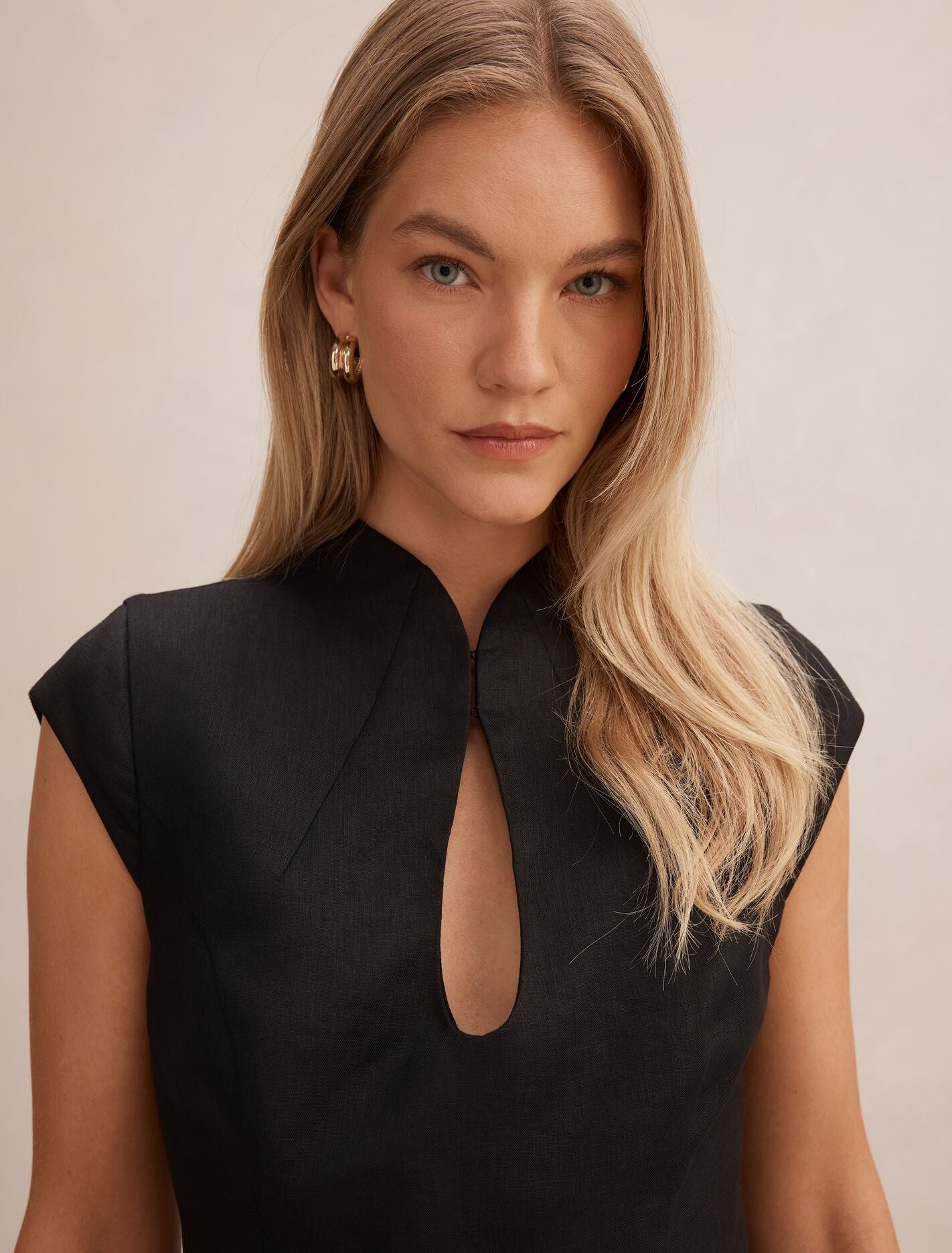 Eliza Sculpted Linen Mini Dress Black | Forever New