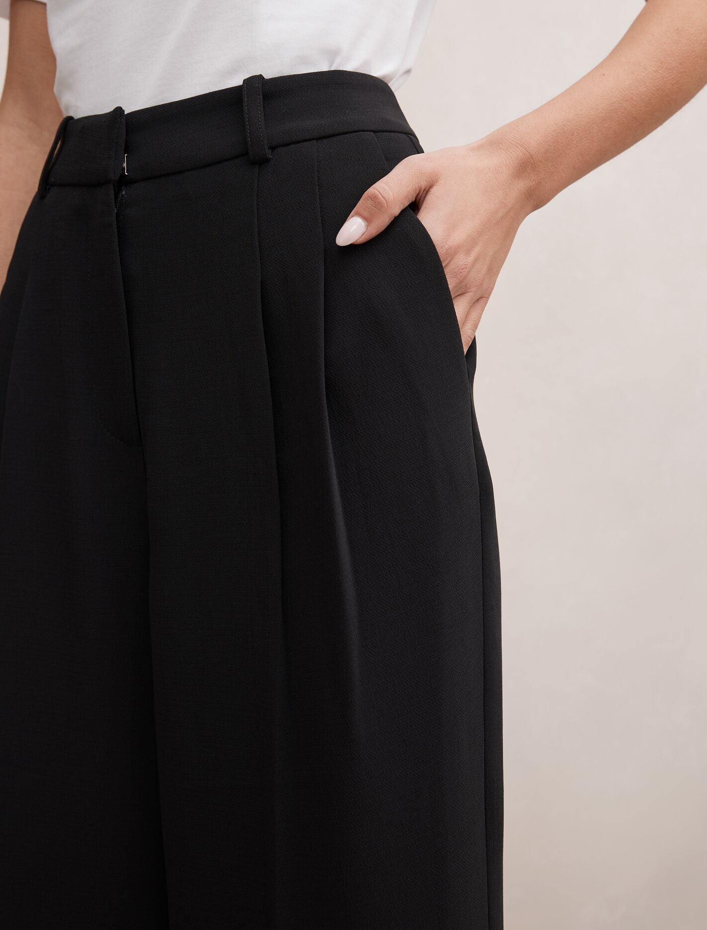 Eva Crepe Wide Leg Pants Forever New