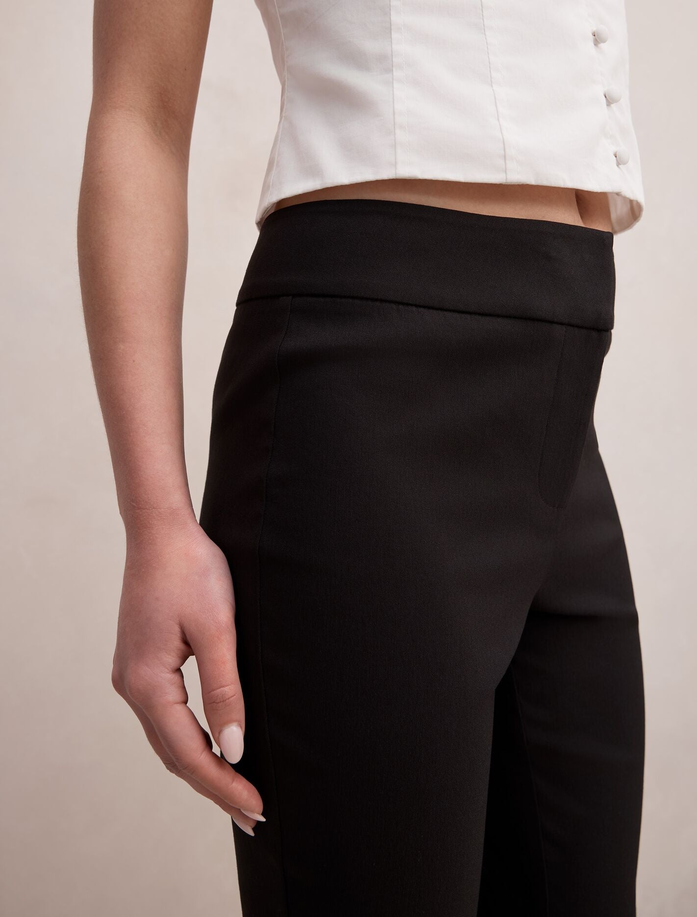 Alex Knee Length Capri Pants Forever New