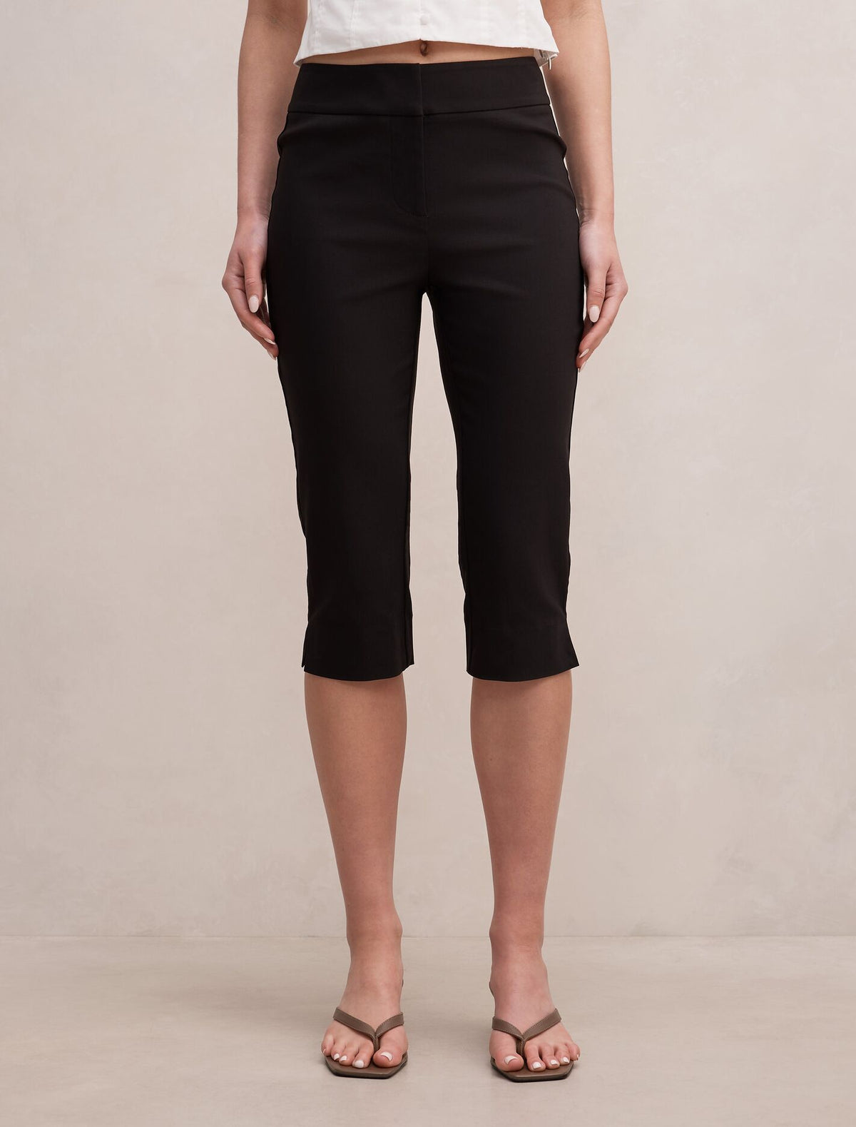 Alex Knee Length Capri Pants Black Forever New