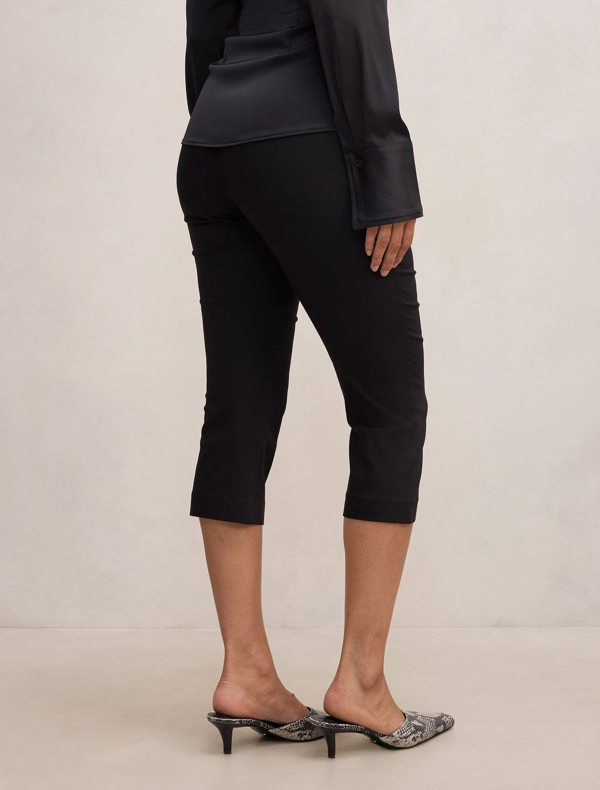 Alexis Flared Hem Capri Pants Forever New