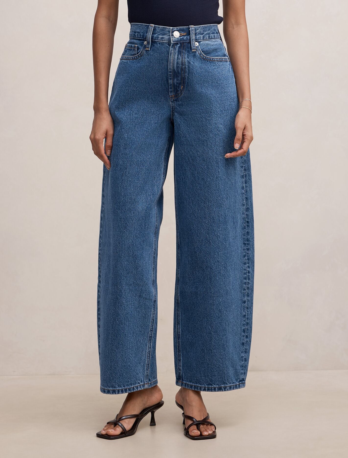 Emma Petite Mid-Rise Barrel Jeans Dark Wash Forever New