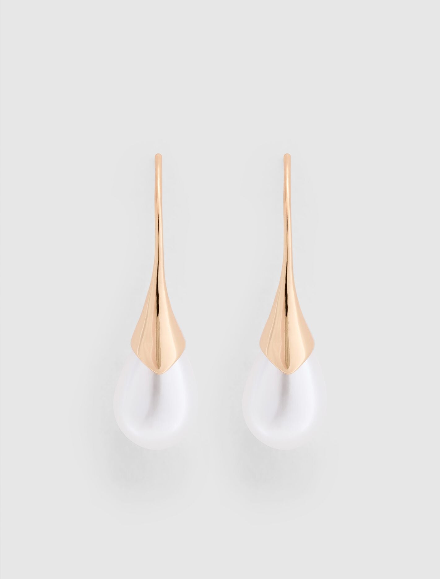 Poppy Pearl Droplet Earrings 0 Pearl Gold Forever New