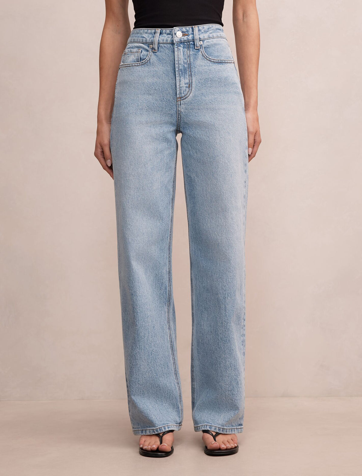 Nicki Mid-Rise Straight Jeans Forever New
