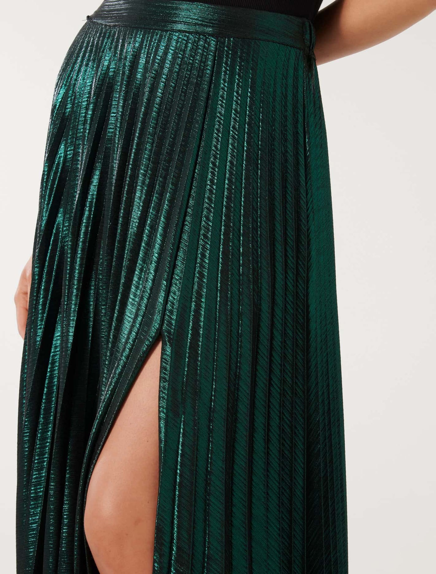 Rylee Metallic Pleated Skirt Green Forever New