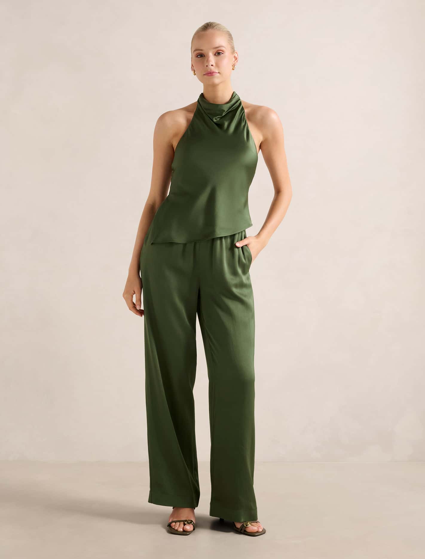 最終価格【yo BIOTOP】rayon bare halter neck Skyler Halter Satin Top Thyme Co-Ord | Forever New