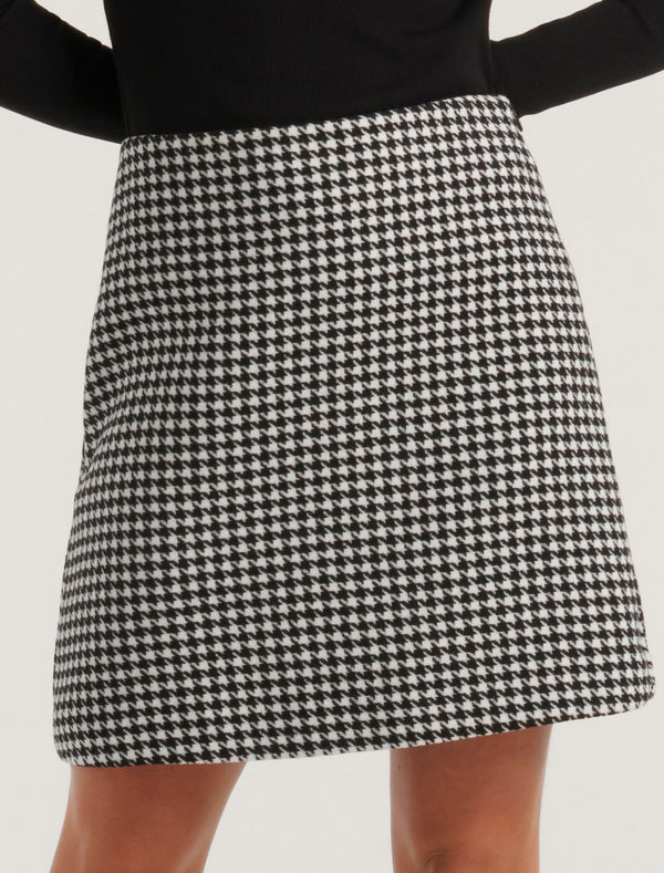 Twiggy Houndstooth Mini Skirt Forever New